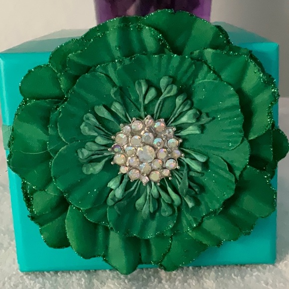 🪴TIEKS GREEN FLOWER AND BAG AND MASK🪴 - Picture 7 of 12